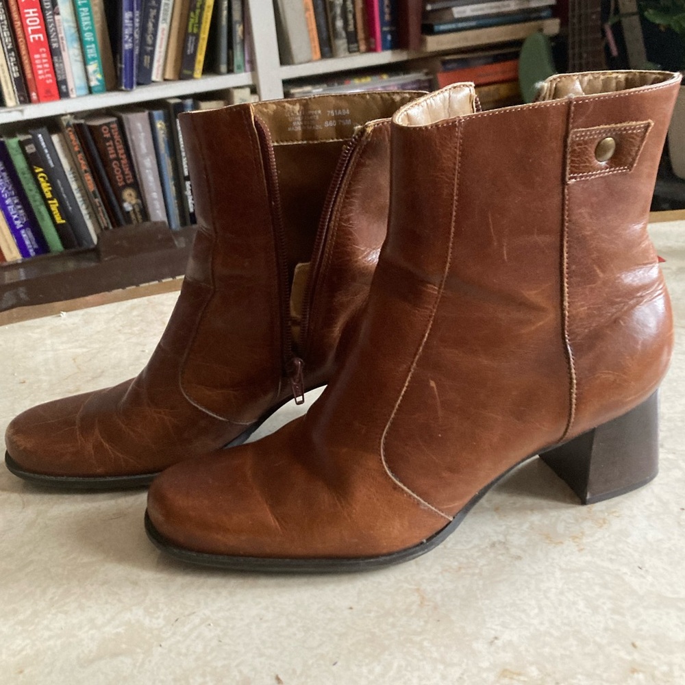 Vintage Brown Leather Naturalizer Ankle Boots